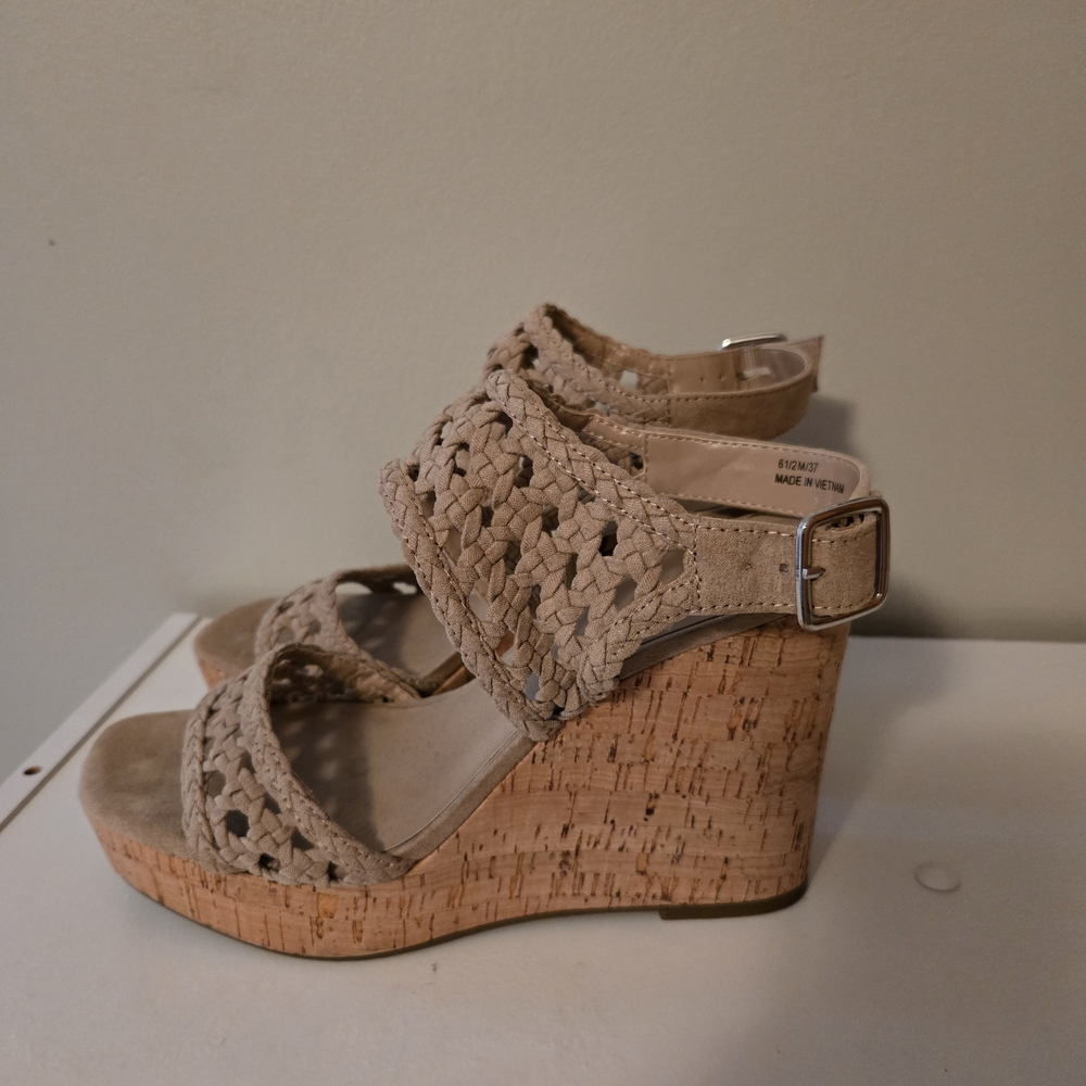 Women's Woven Wedge Sandals Sz 6.5